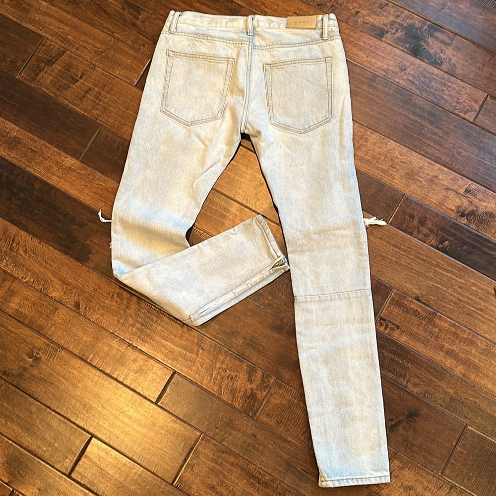 NWOT 31 x 34 light wash jeans with holes in the knees by mnml - Picture 3 of 6